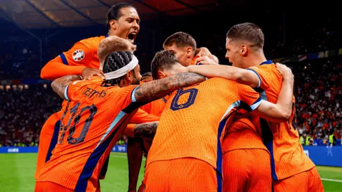 上海申花对阵梅州客家第16轮较量